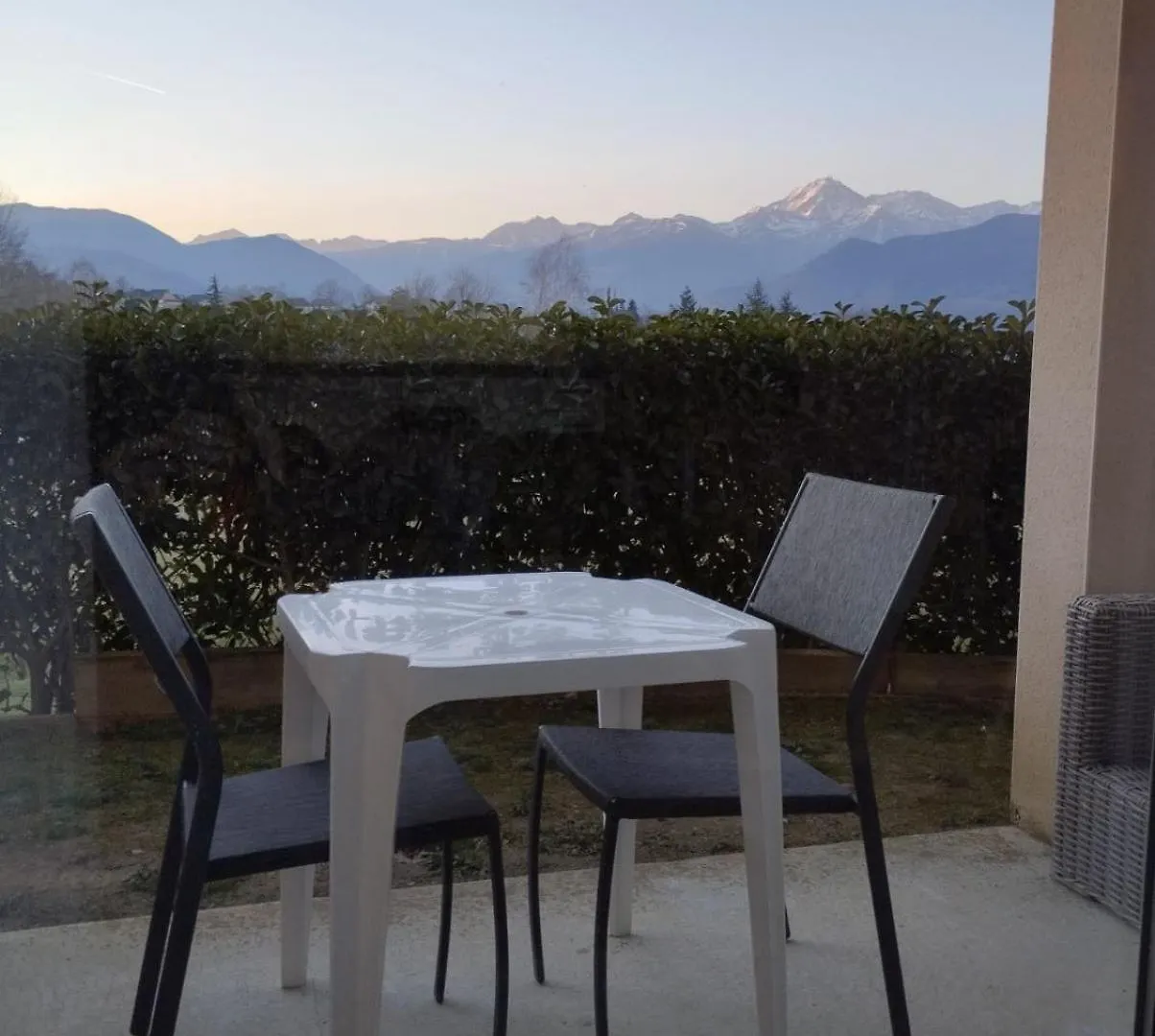 Appartement 3 Etoiles, 2 Chambres , Cuisine Amenagee, Terrasse, Face A La Chaine Des Pyrenees Bagnères-de-Bigorre